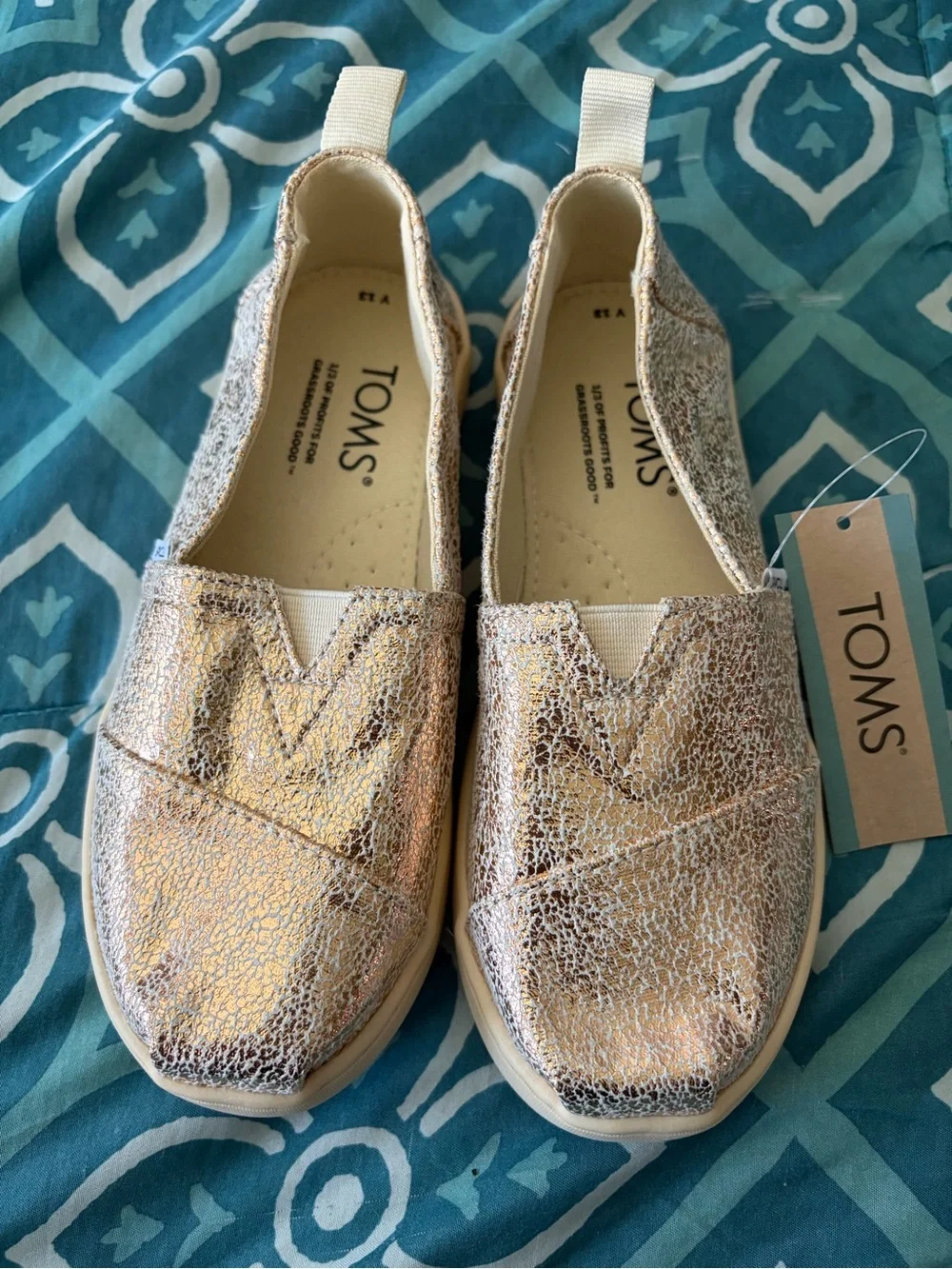 Kids TOMS flats